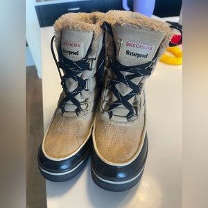 Women's Waterproof Skechers Snow Boots Size 7